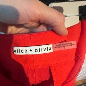 Alice and Olivia Size 4 Red Short